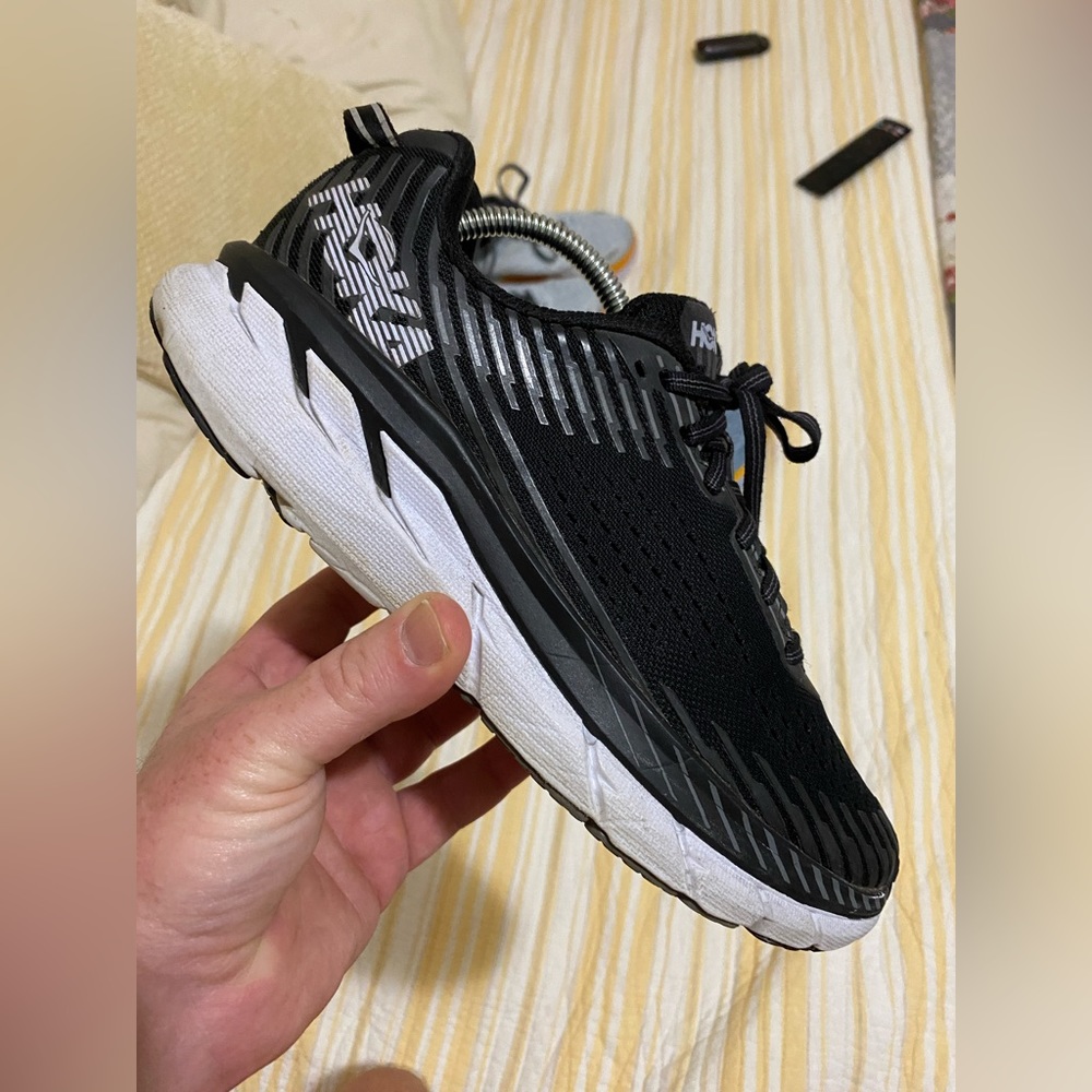 HOKA W CLIFTON 5